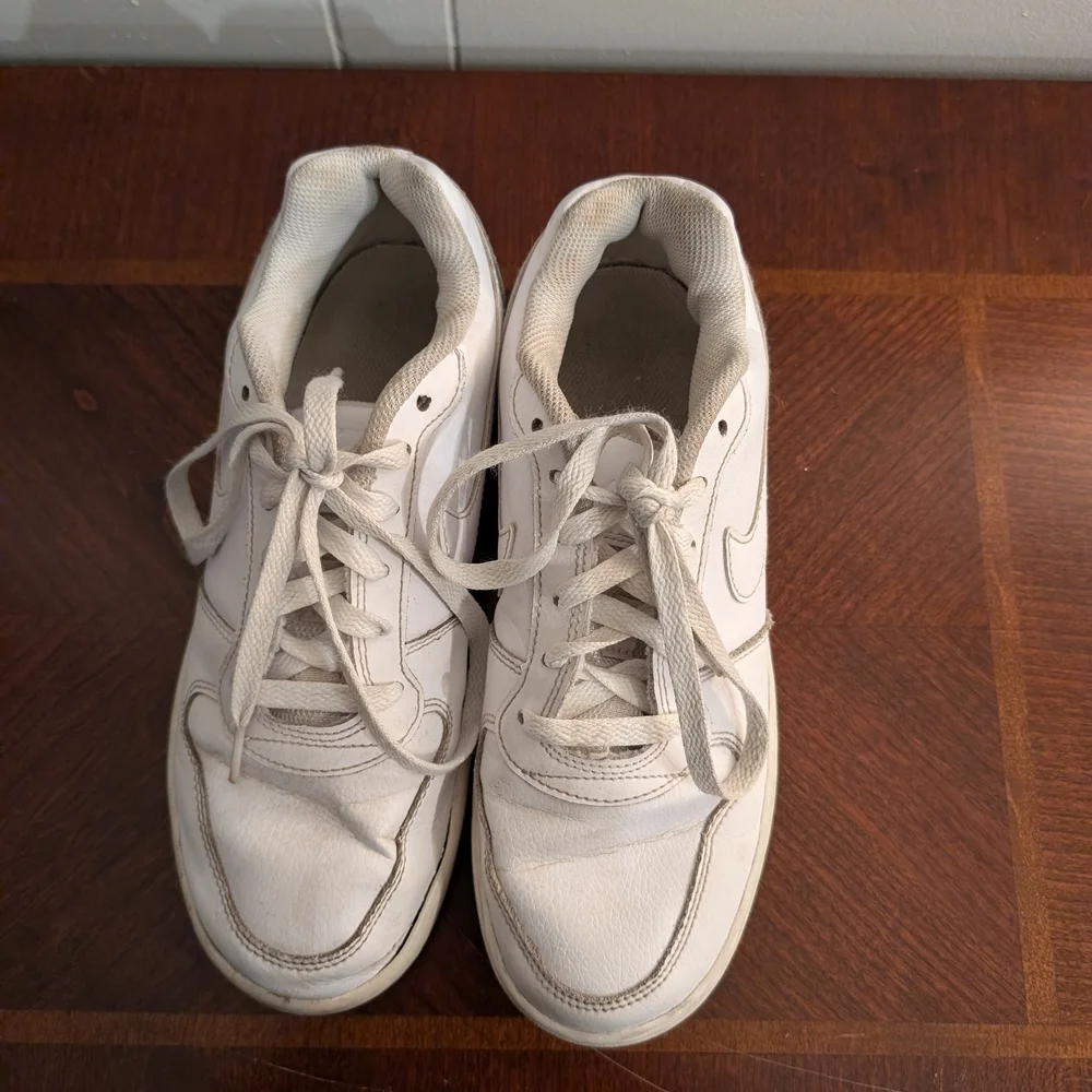 Nike White Enernon Low Sneakers Size 8‎